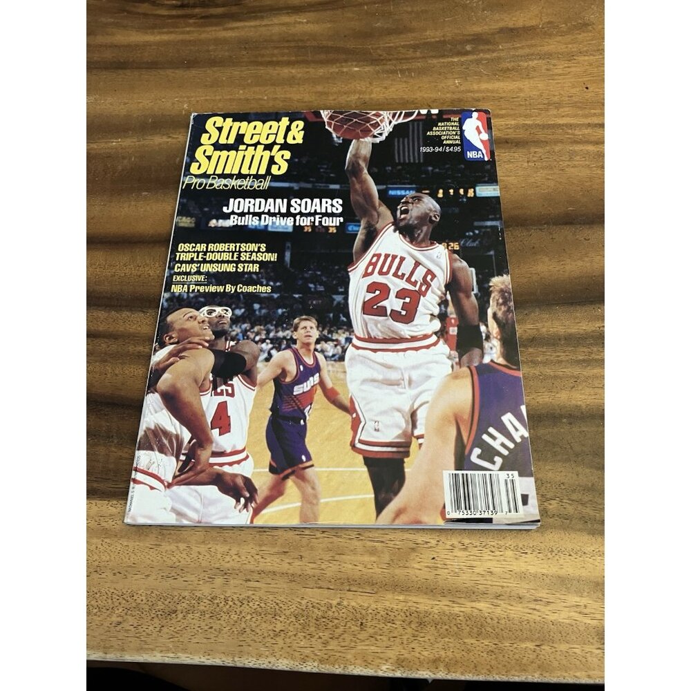 Street & Smith's Pro Basketball Magazine MICHAEL JORDAN Bulls 1993-94 NBA - Picture 1 of 8